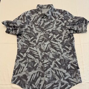Lululemon Commission Shirt Warpstreme Men’s Small Black Gray Leaf Print